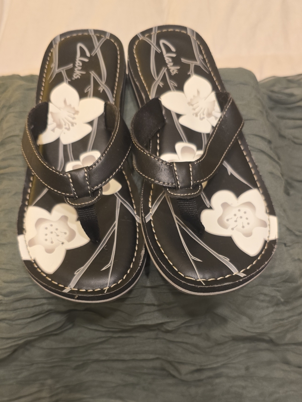Clarks Black Floral Women's Thong Sandals